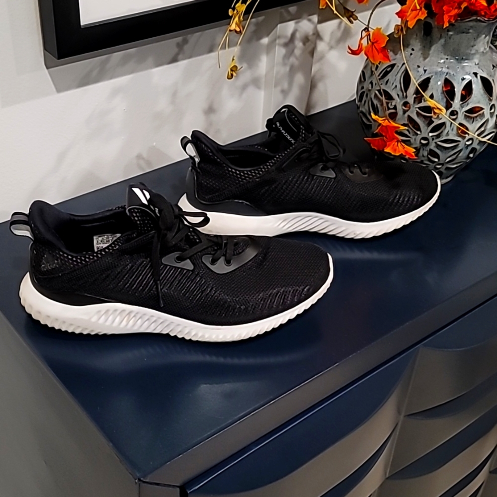 Adidas Alpha Bounce, Size 8, Black and White Sneakers